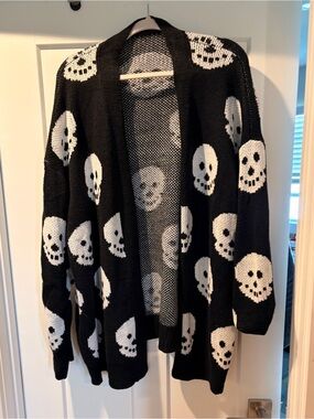 Black and White Skull Open-Front Women's Plus Size 4/5x Cardigan Sweater